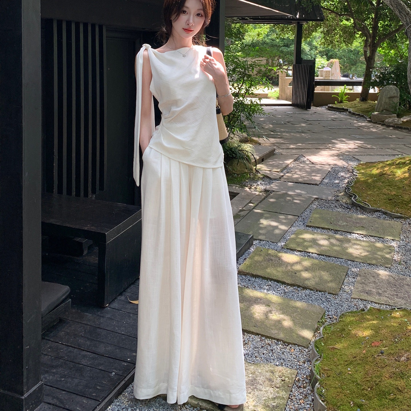 2026 Summer White Sleeveless Top and Pants Two-Piece Set for Women