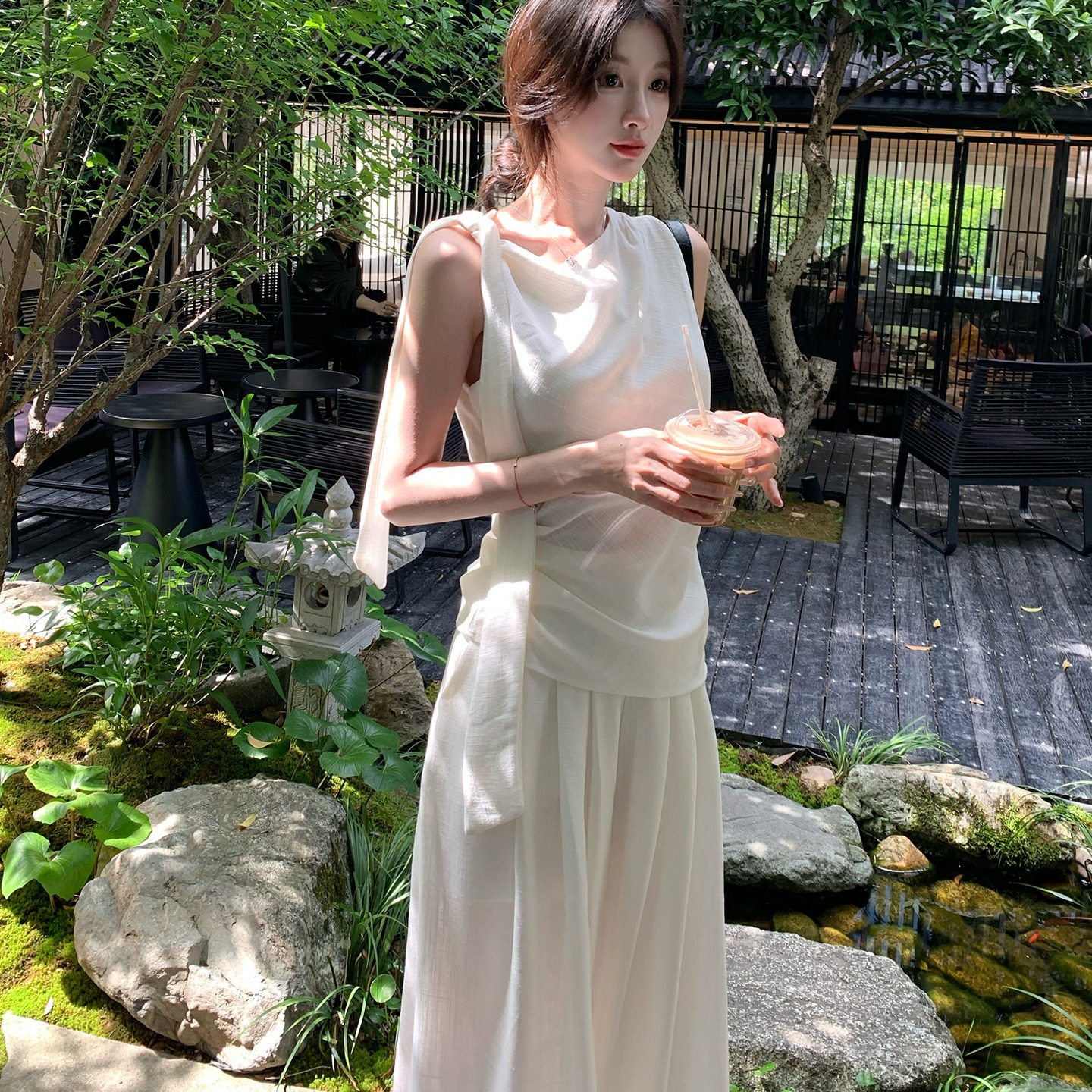 2026 Summer White Sleeveless Top and Pants Two-Piece Set for Women - Image 3