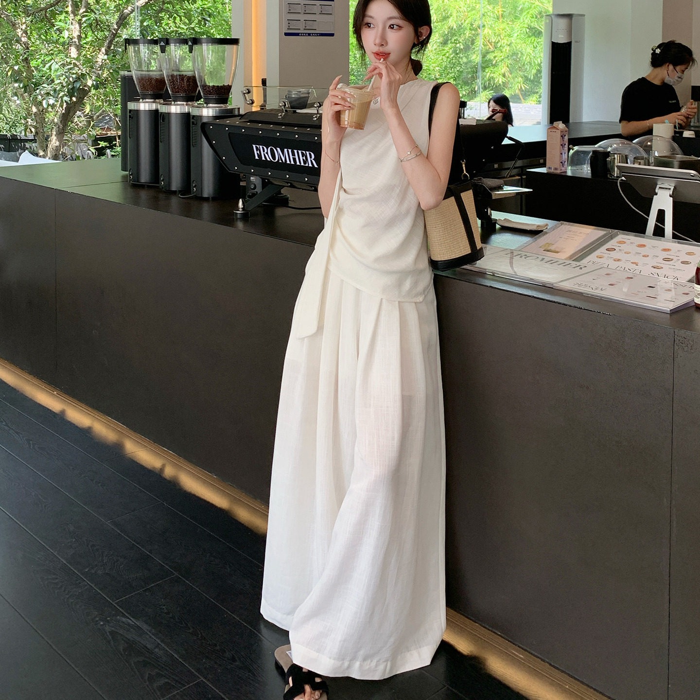 2026 Summer White Sleeveless Top and Pants Two-Piece Set for Women - Image 4