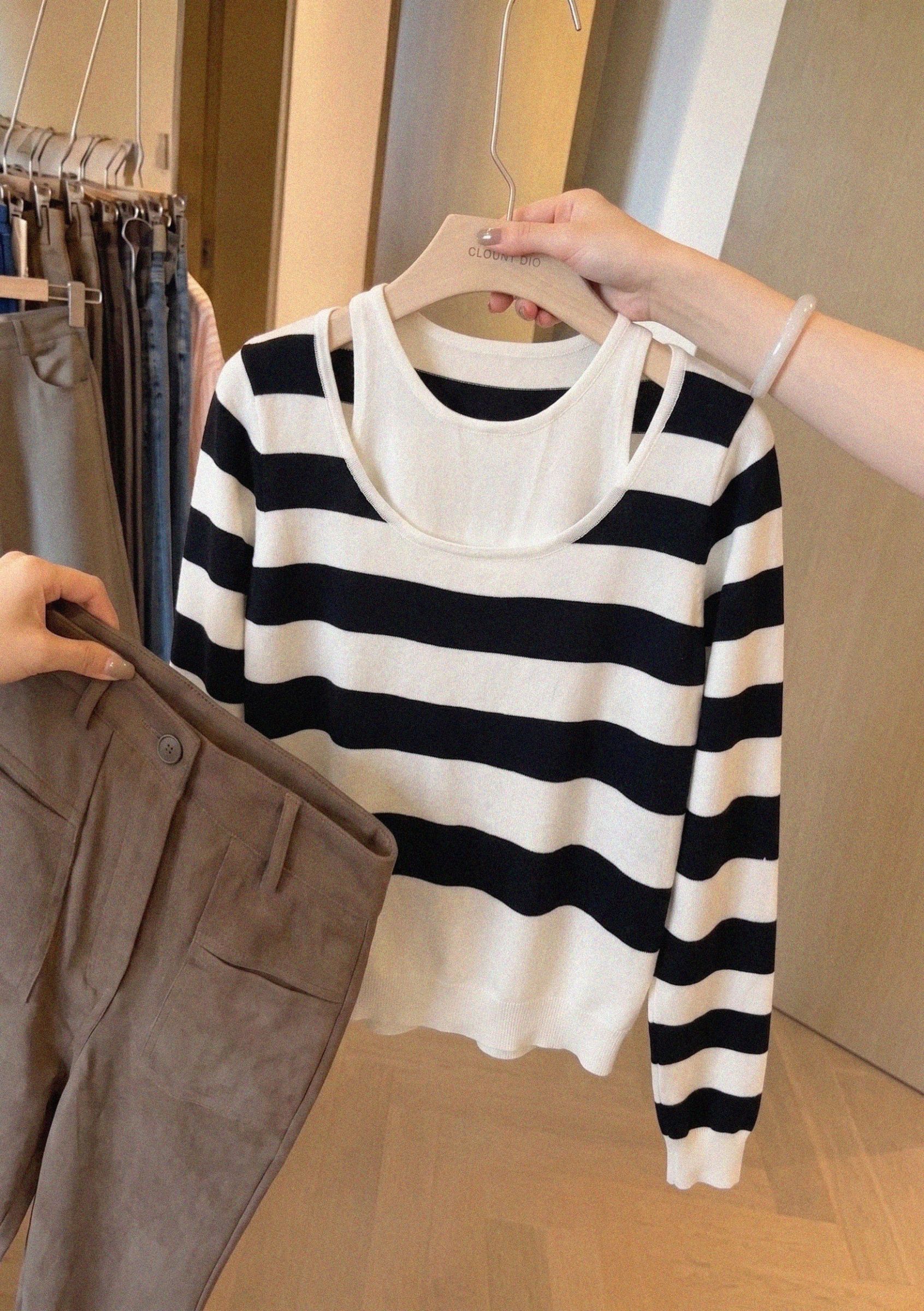 Women's Two-Piece Off-Shoulder Low-Neck Long-Sleeve Knit Top Spring Chic Loose Lightweight