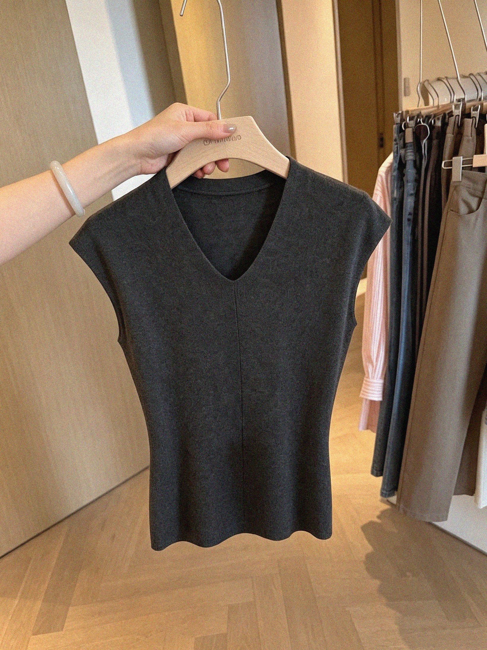 Minimal Korean Style V-Neck Knit T-Shirt with Flutter Sleeves for Women Short Sleeve Slimming Solid Color Base Layer Top - Image 2