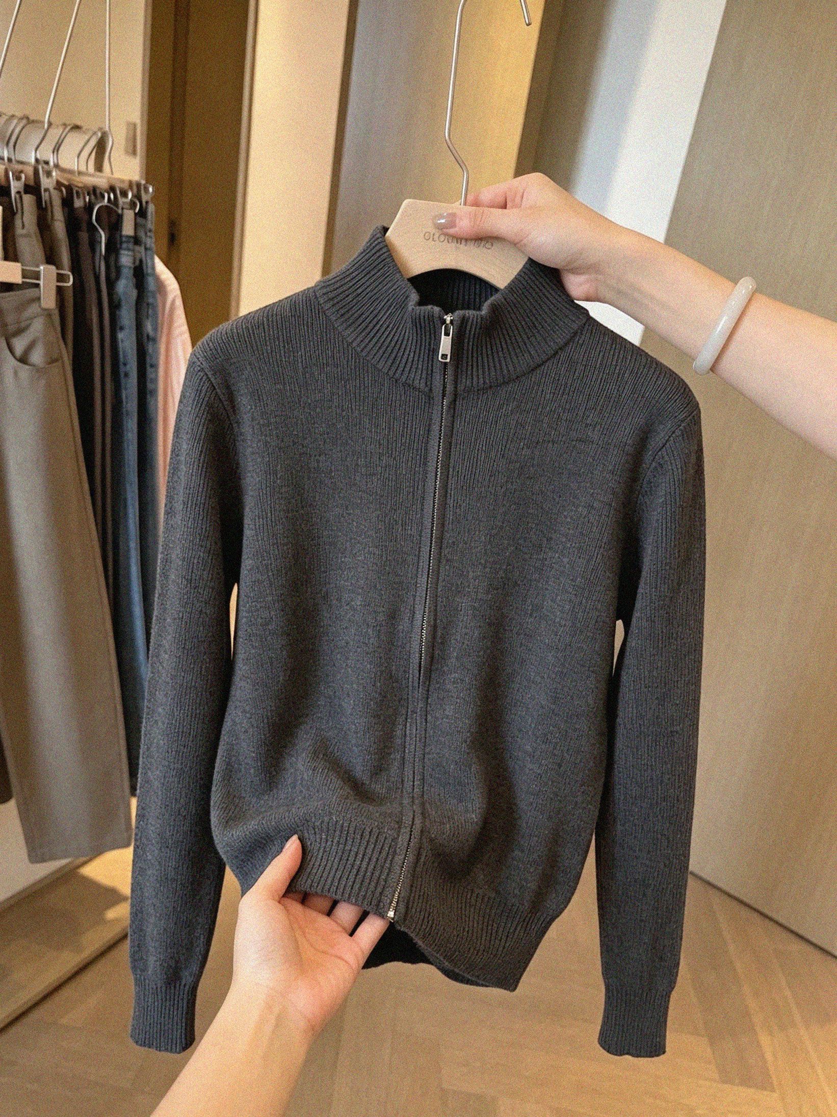Old Money Style Zip Stand Collar Knit Cardigan for Women - Image 4