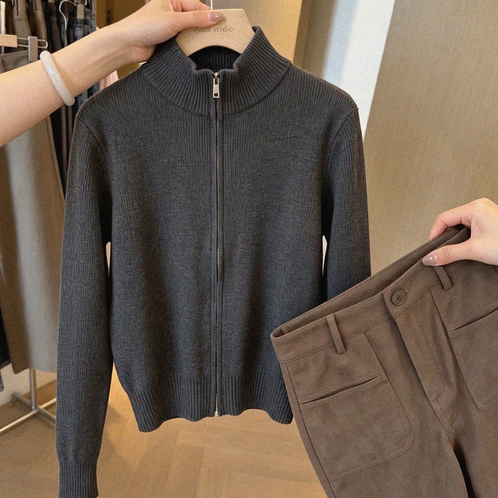 Old Money Style Zip Stand Collar Knit Cardigan for Women - Image 5